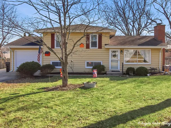 1210 S Broadway St, McHenry, IL 60050