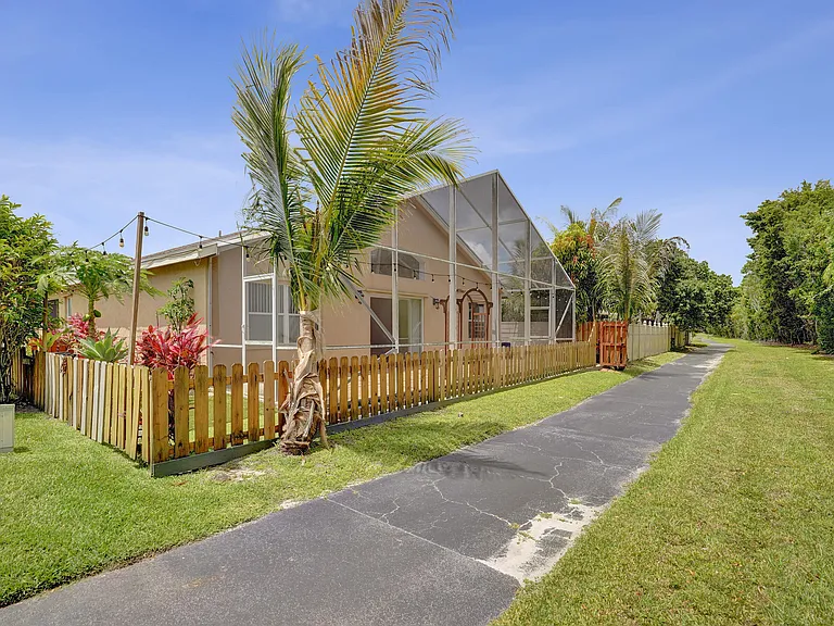 6817 Barnwell Dr — Photo 21