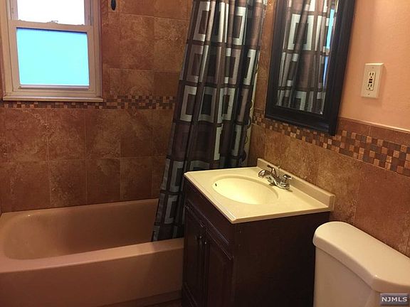 2nd image of 1614 Valley St #2B-142B
