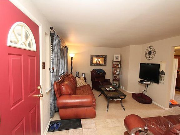 3rd image of 411 Hickory Dr