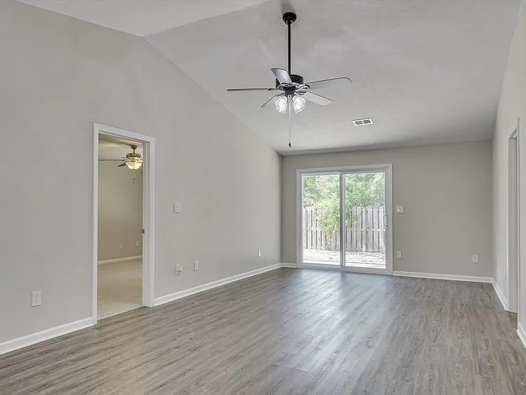 1239 Longpoint Dr — Photo 6