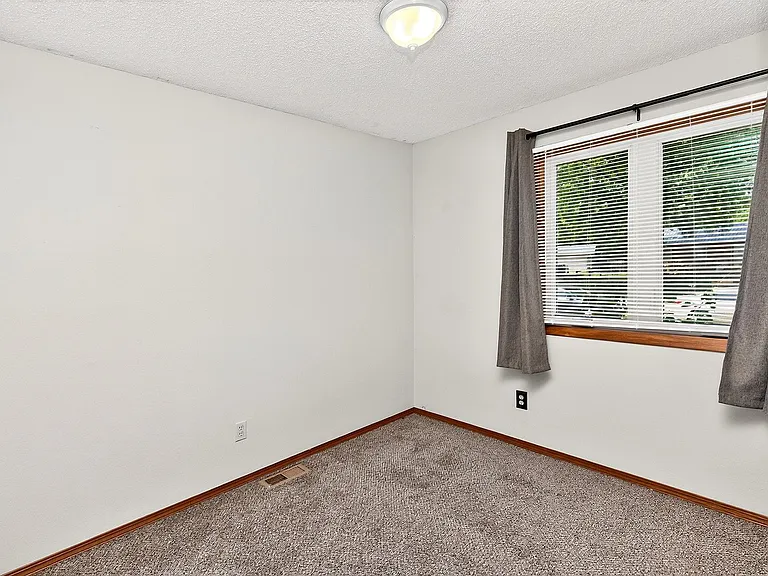 1614 NW Applewood St — Photo 16