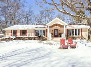 27 Acorn Dr, Hawthorn Woods, IL
