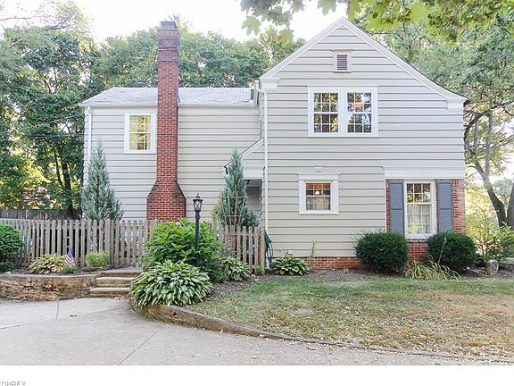 3rd image of 164 S Rose Blvd