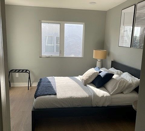 5th image of 427 N Heliotrope Dr #200