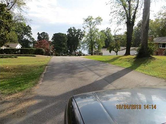 3rd image of 713 Lakeside Dr