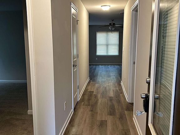 4th image of 108 W Lexington Ave