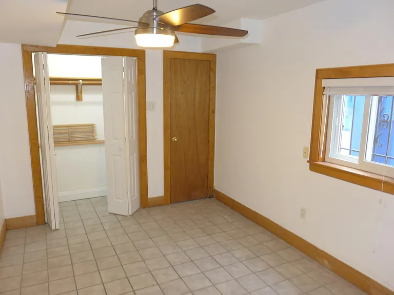 2924 N Lakewood Ave — Photo 11