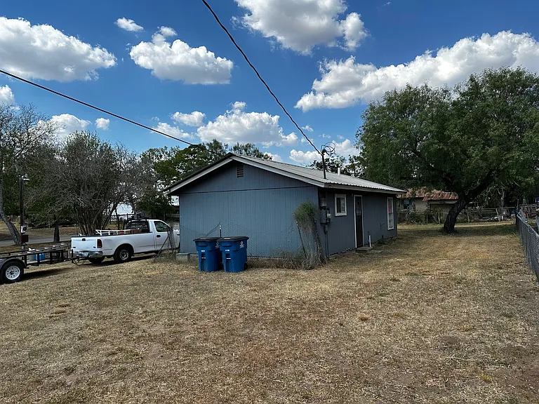 702 Avenue F — Photo 3