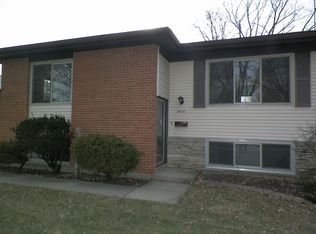 400 Crescent Dr, Wheeling, IL 60090