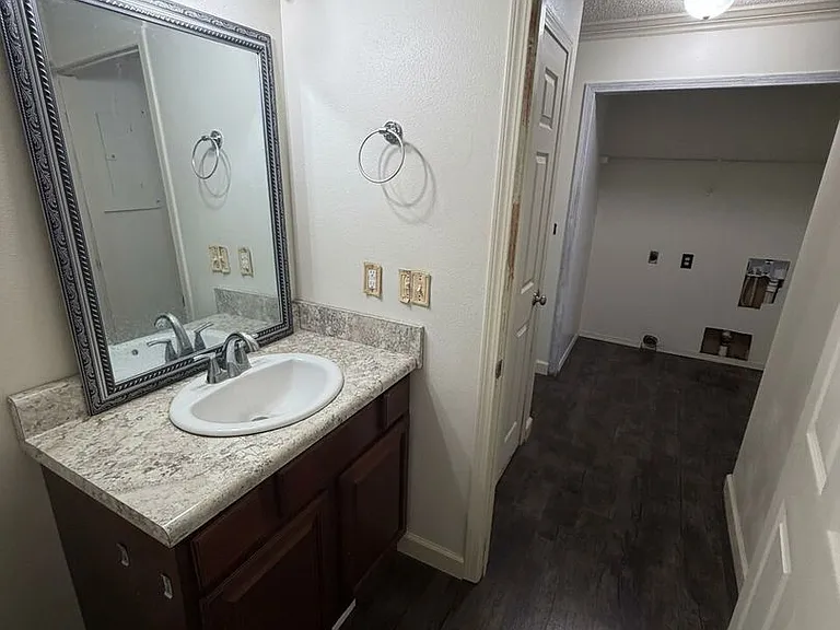 2409 Texas Ave — Photo 13