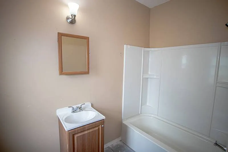 3 bed, 1.0 bath, 1130 sqft, $950 — Photo 4