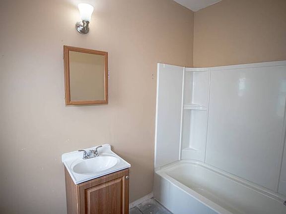4th image of 6913 Clement Ave