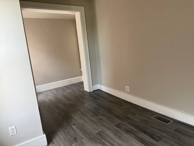 306 W Locust St #3 — Photo 9