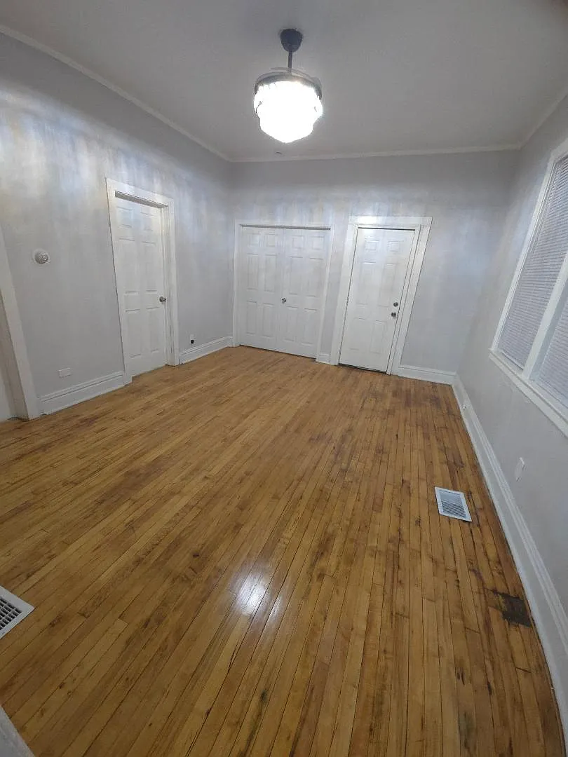 3 bed, 1000 sqft, $1,850 — Photo 3