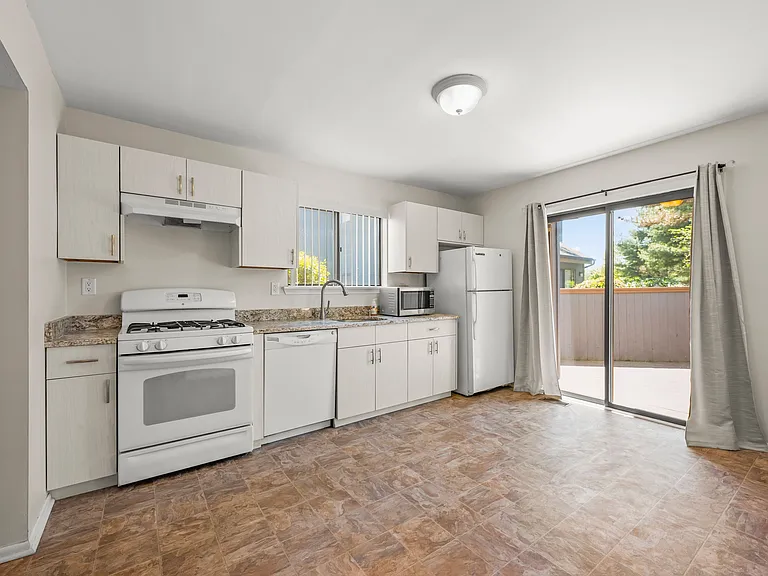 30 Chestnut Ct — Photo 3