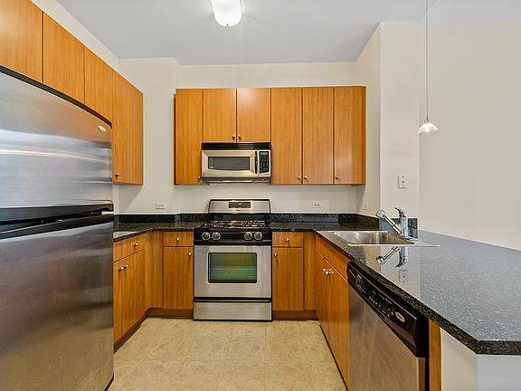 4th image of 455 Main St APT 1E