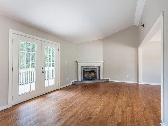 2nd image of 548 N Crest Ct