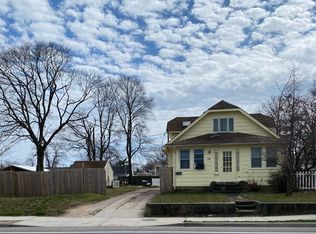 536 Oak St, Copiague, NY 11726