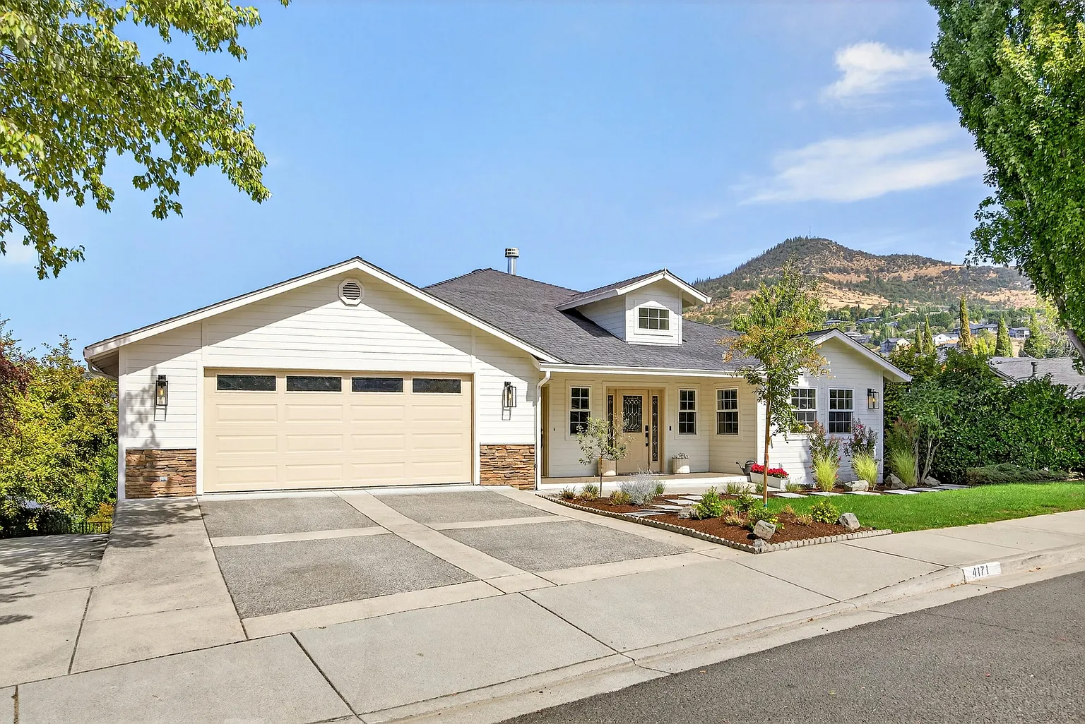 4171 Tamarack Dr photo 1