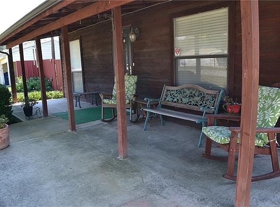 4th image of 9640 Oakwood Dr
