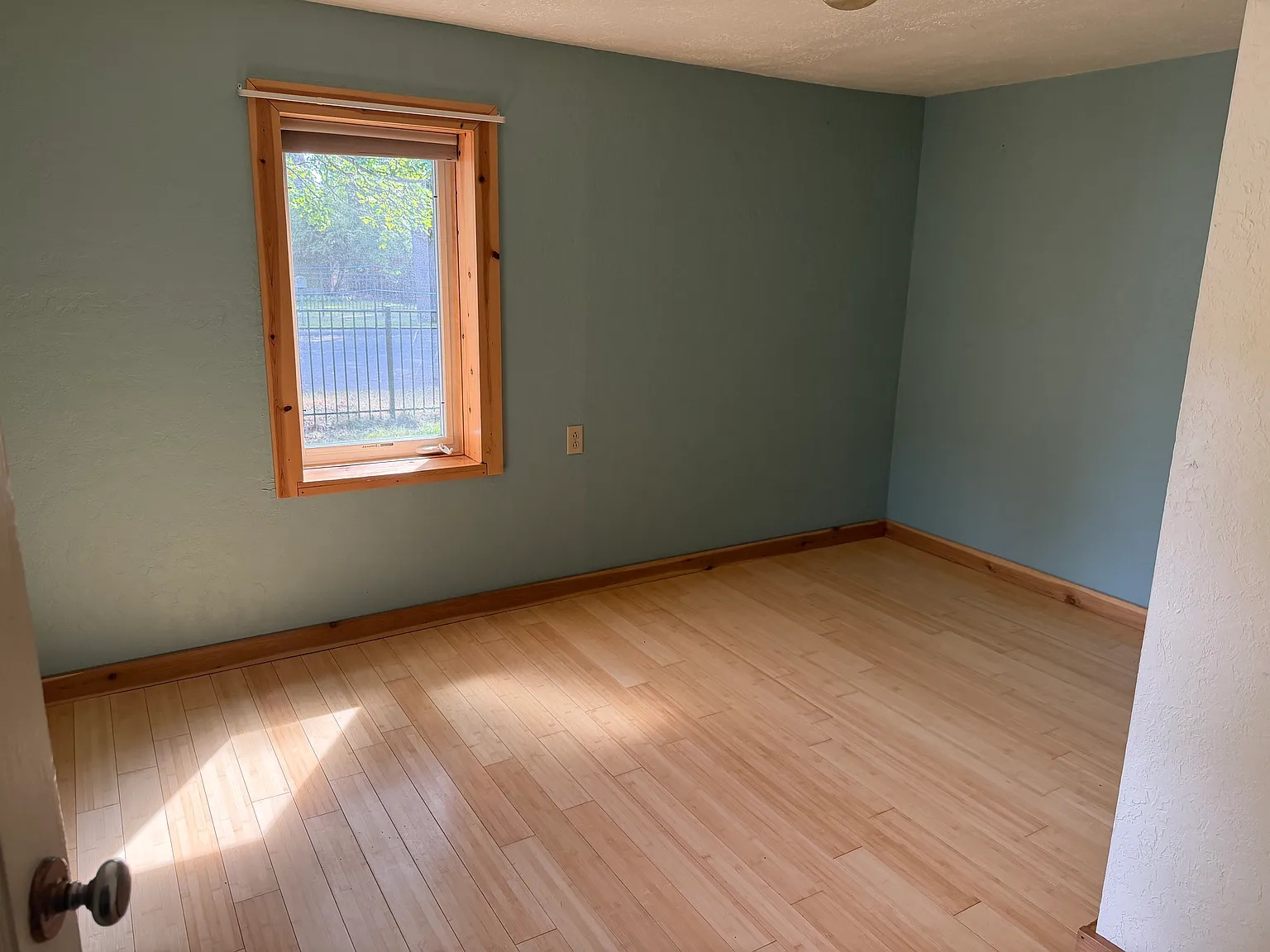 2 bed, 950 sqft, $1,950 — Photo 3