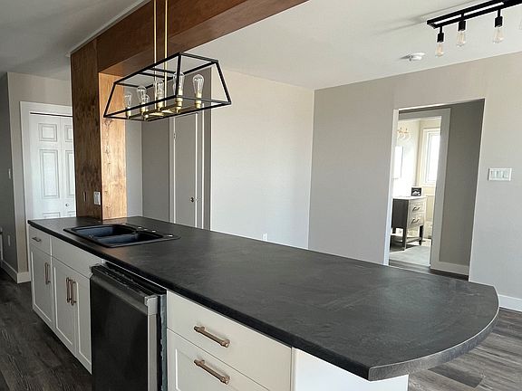 2nd image of 22 High St #15