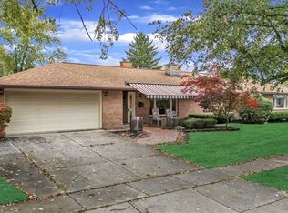 30 Batavia Dr, Williamsville, NY 14221