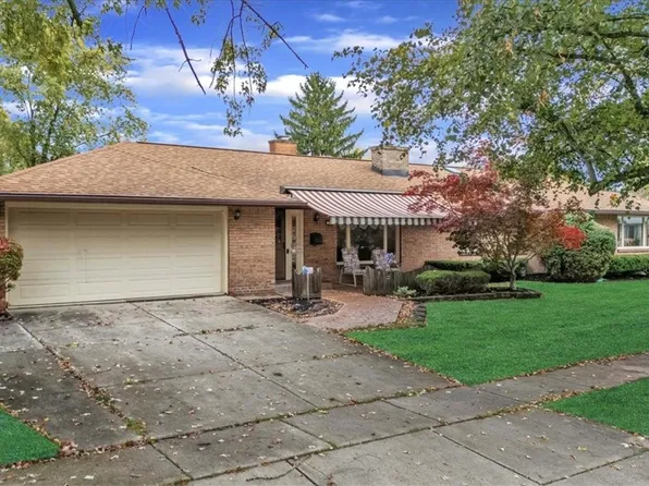 30 Batavia Dr, Williamsville, NY 14221