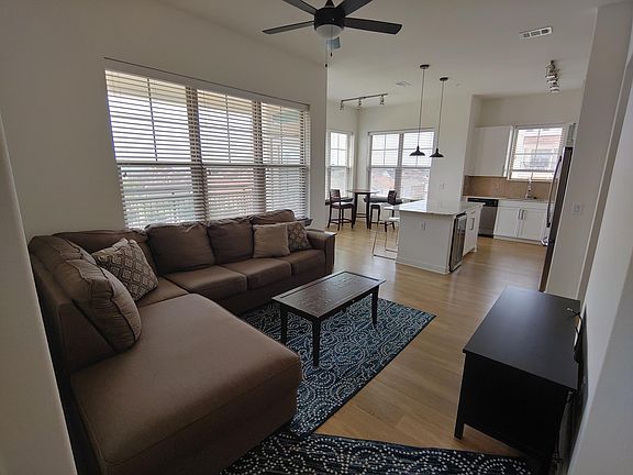 5th image of 2740 Lakeside Pkwy #400