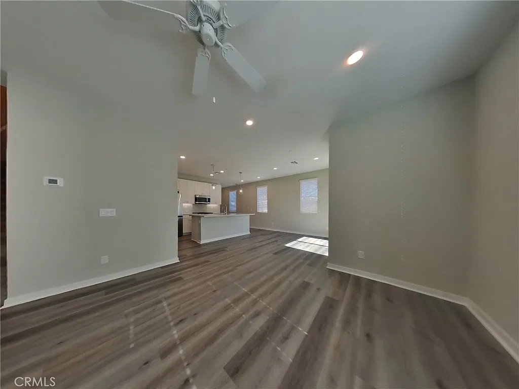 3 bed, 2.5 bath, 1676 sqft, $3,399 — Photo 2