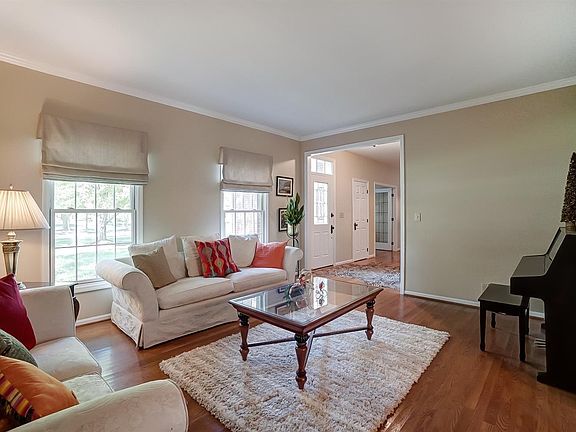 3rd image of 6842 Lexington Park Blvd