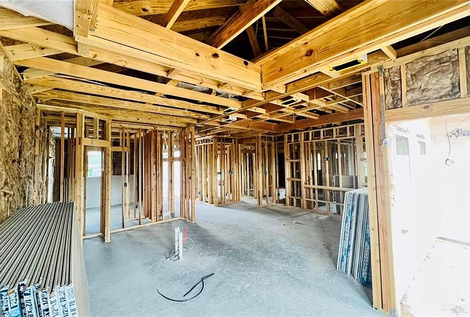2nd image of 1121 Sycamore Ave