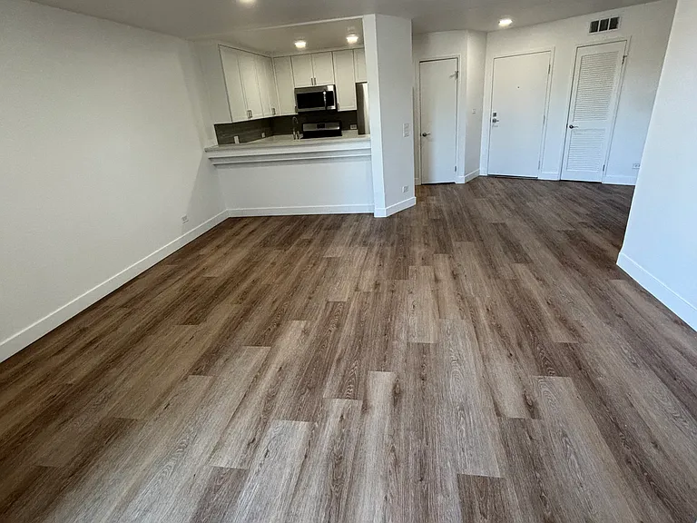 7918 Reseda Blvd — Photo 89