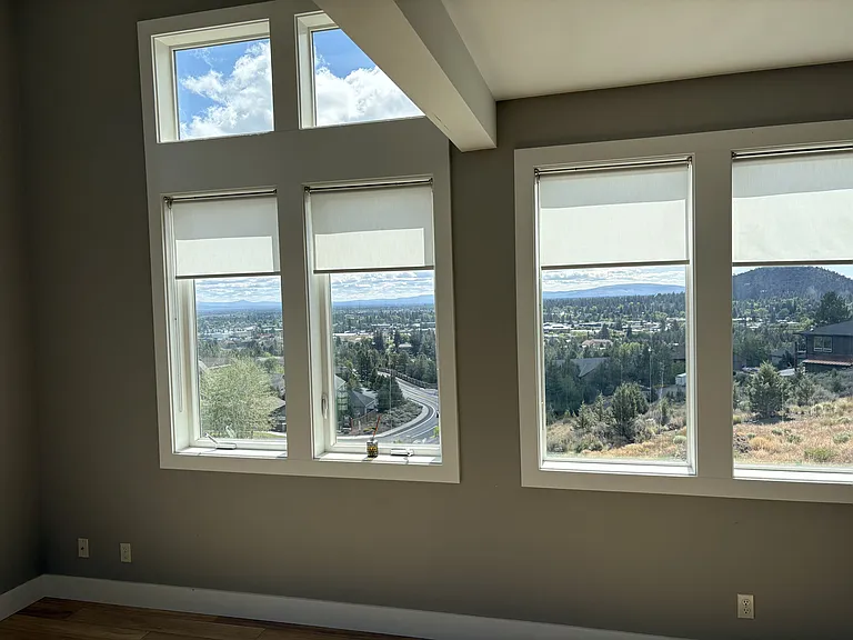 2572 NW Awbrey Point Cir — Photo 3