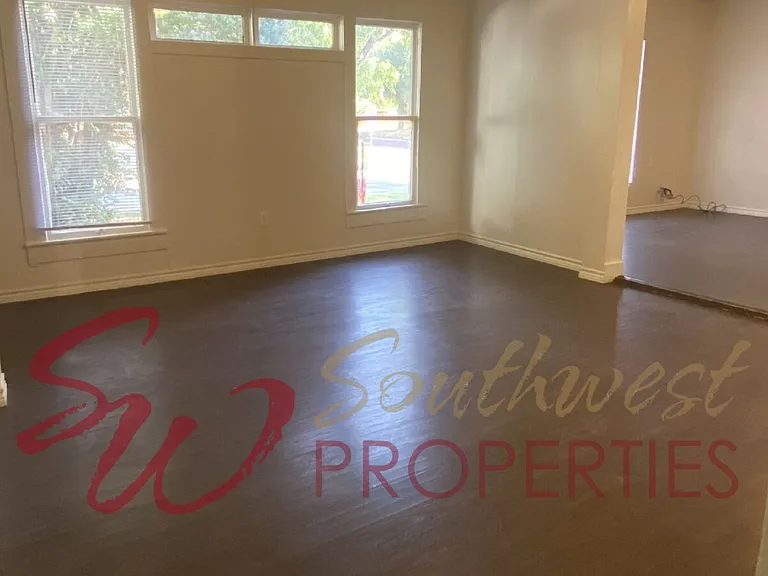 480 N Clinton St — Photo 3