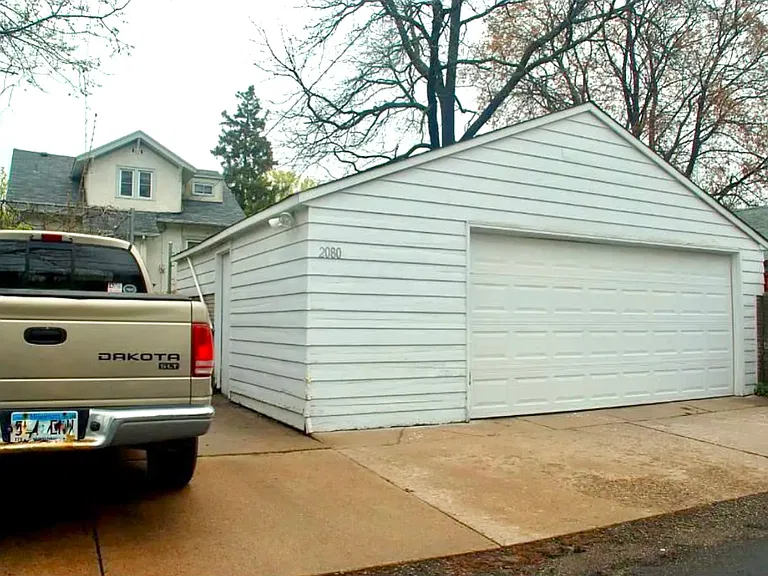 2080 Roblyn Ave — Photo 22