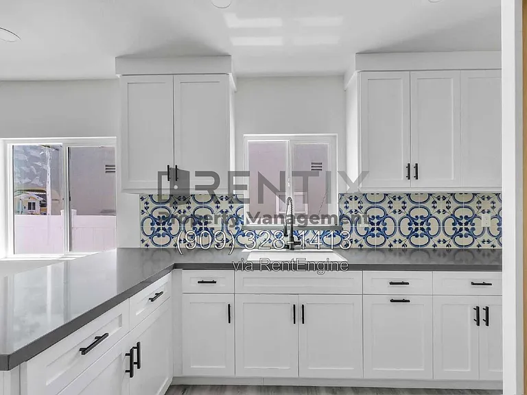 1921 Junipero Ave — Photo 11