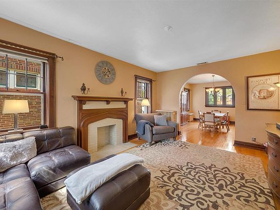 2nd image of 3857 Bowen St