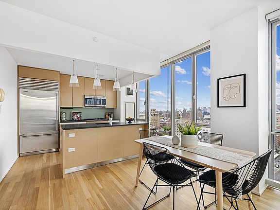 4th image of 110 3rd Ave APT 18A