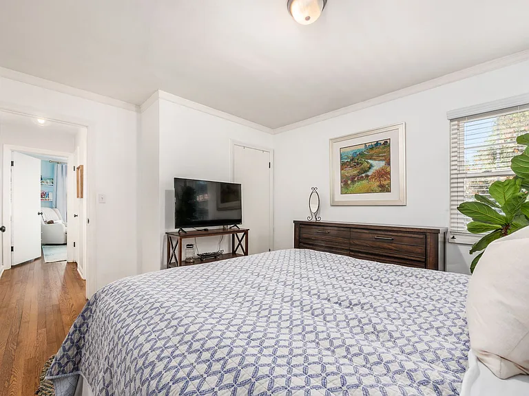 2048 Jervis Rd — Photo 15