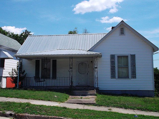 2nd image of 203 Girard St