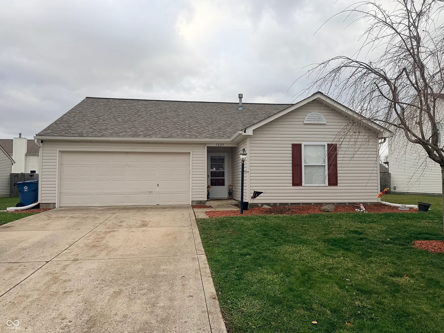 1625 Willowview Ln photo 1