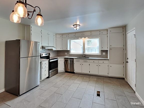 3rd image of 7824 Rugby Ave