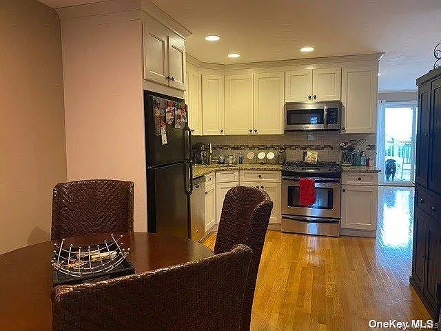 143 W Broadway — Photo 9