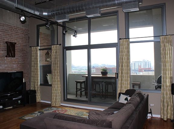 3rd image of 900 N Kingsbury St APT 918
