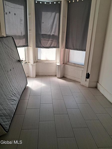 3rd image of 423 Clinton Avenue