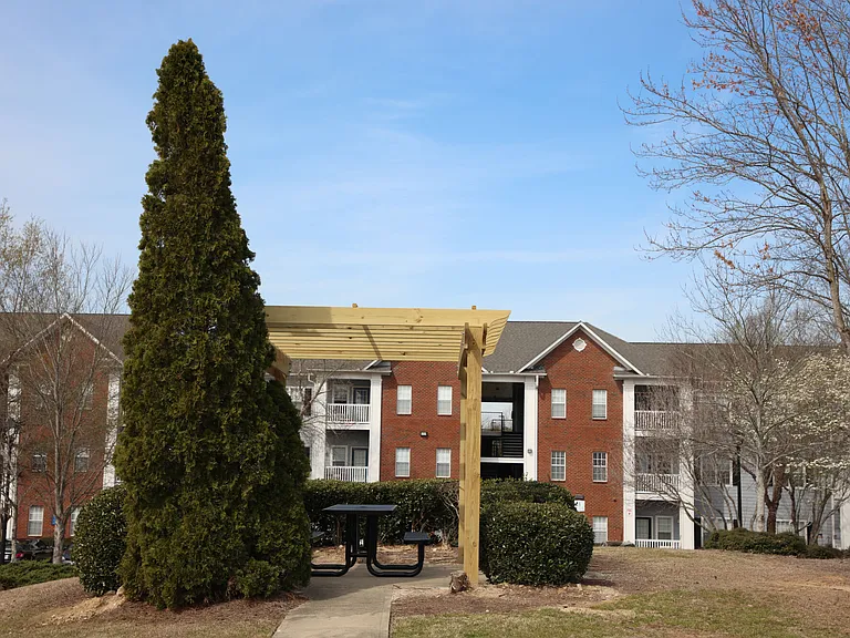 Magnolia Commons Hill Picnic Area