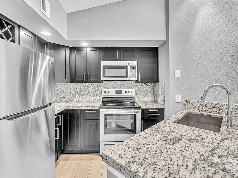 3300 Pinewalk Dr N #1925 — Photo 4