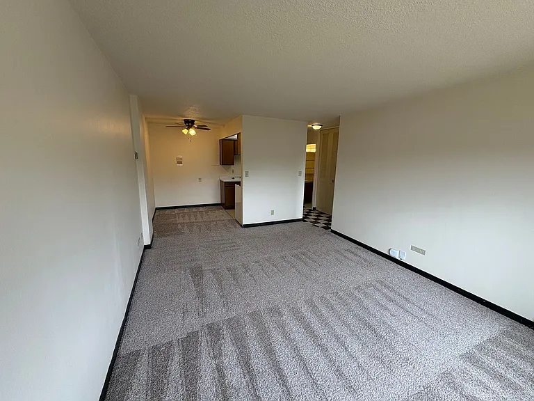 2233 N Summit Ave — Photo 20